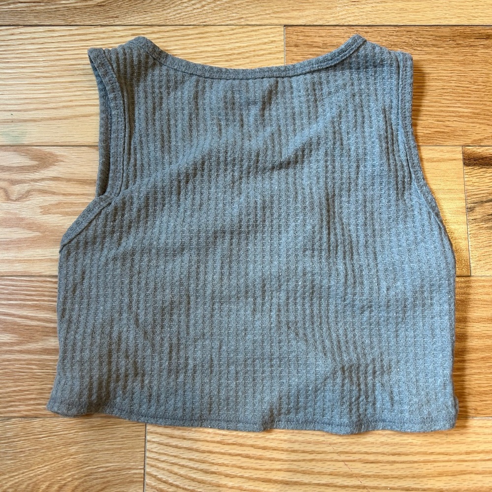 Gray Ribbed Crop Top - Picture 3 of 3